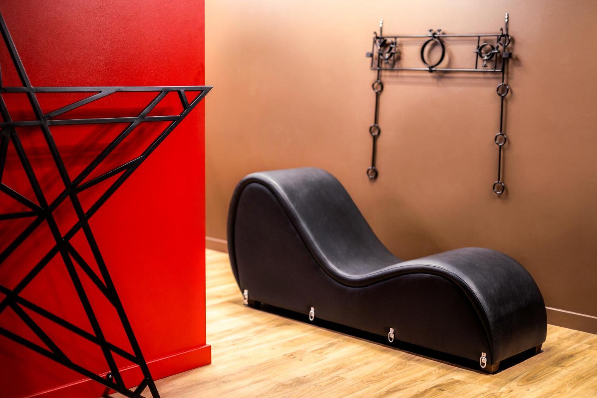 Bdsm Red Apartments Vilnius Bagian luar foto