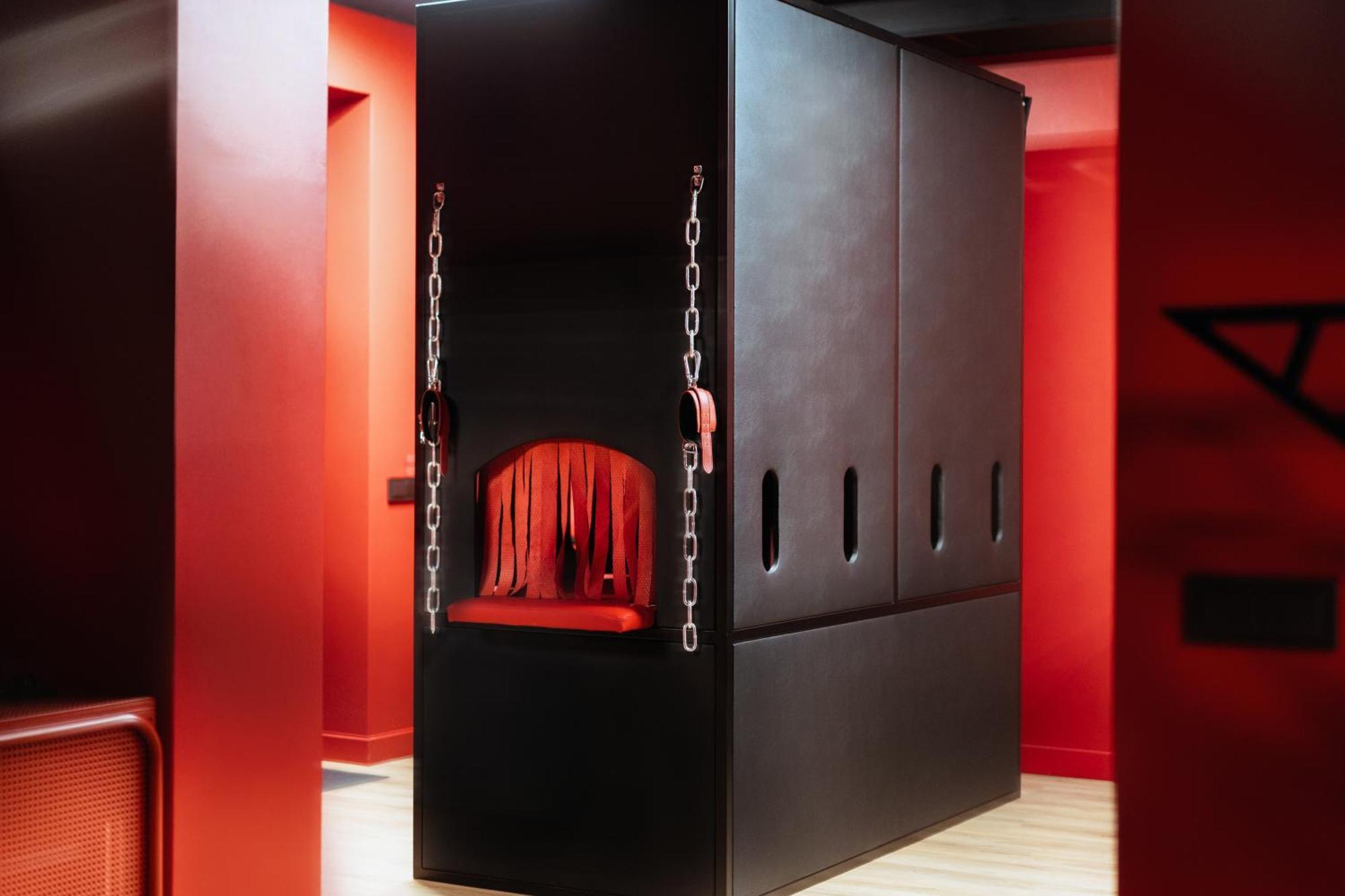 Bdsm Red Apartments Vilnius Bagian luar foto