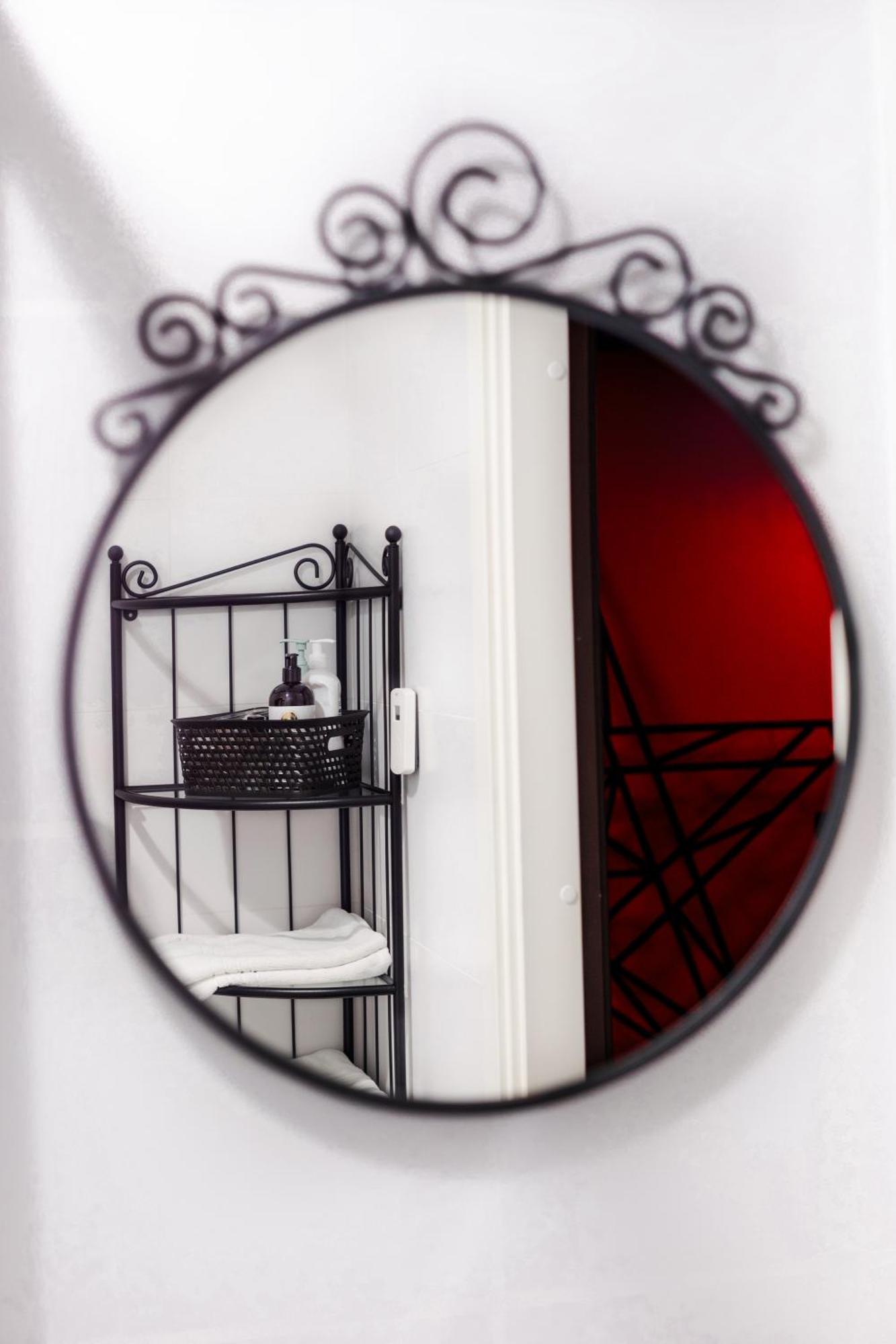 Bdsm Red Apartments Vilnius Bagian luar foto