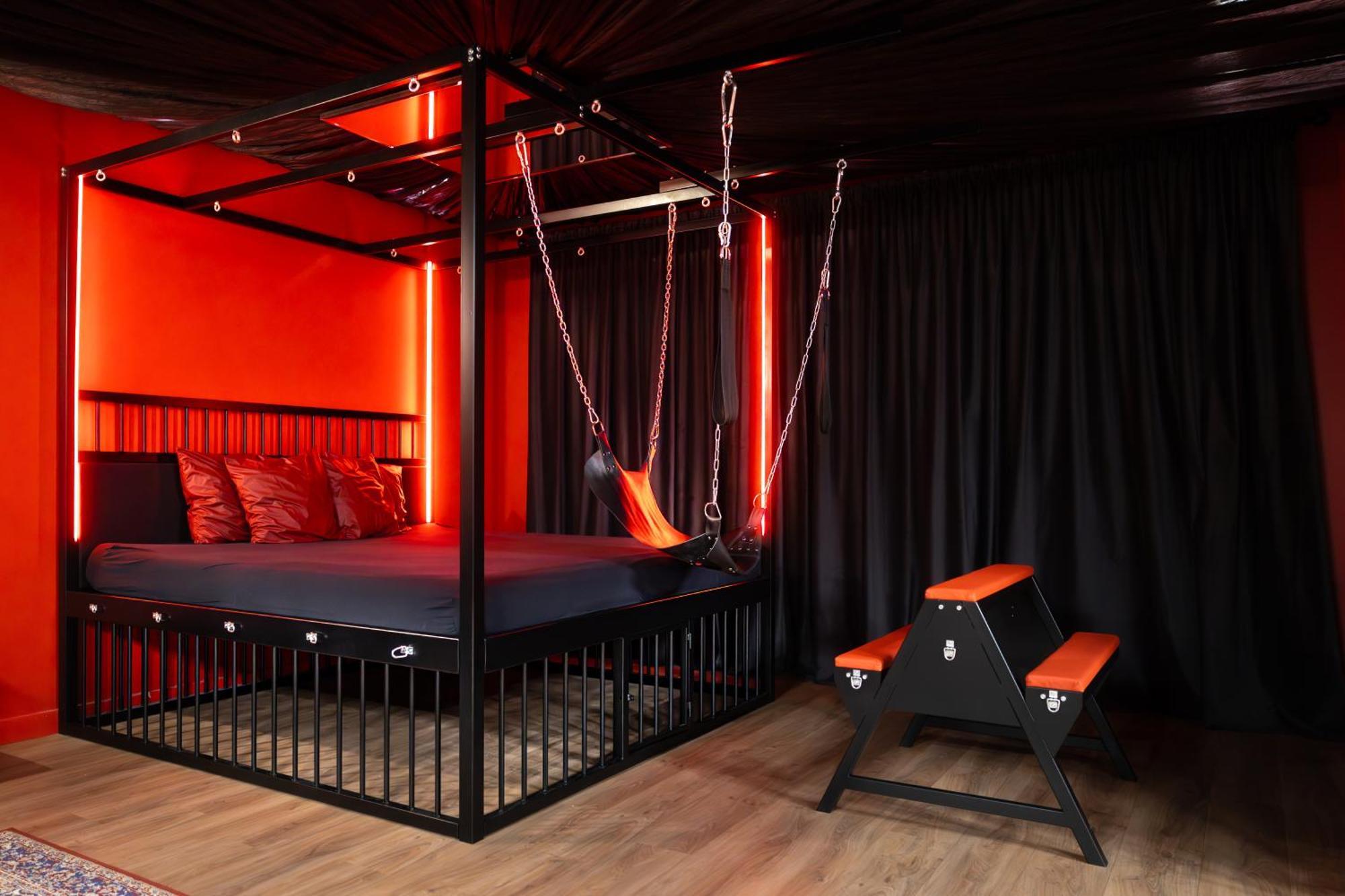 Bdsm Red Apartments Vilnius Bagian luar foto
